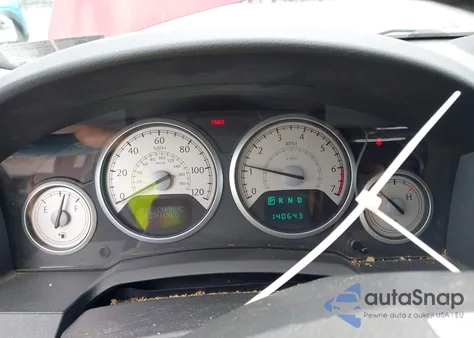 2010 Chrysler Town & Country Touring Plus z USA, uszkodzony, nr VIN 2A4RR8DX2AR416748